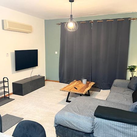 212 Apartment, A 2-Bedroom Escape Pafos Exterior foto