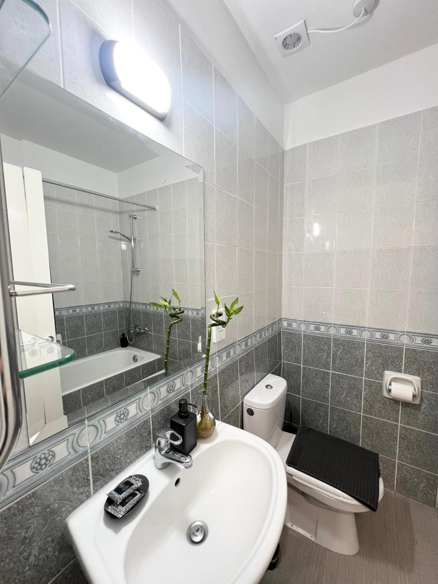 212 Apartment, A 2-Bedroom Escape Pafos Exterior foto