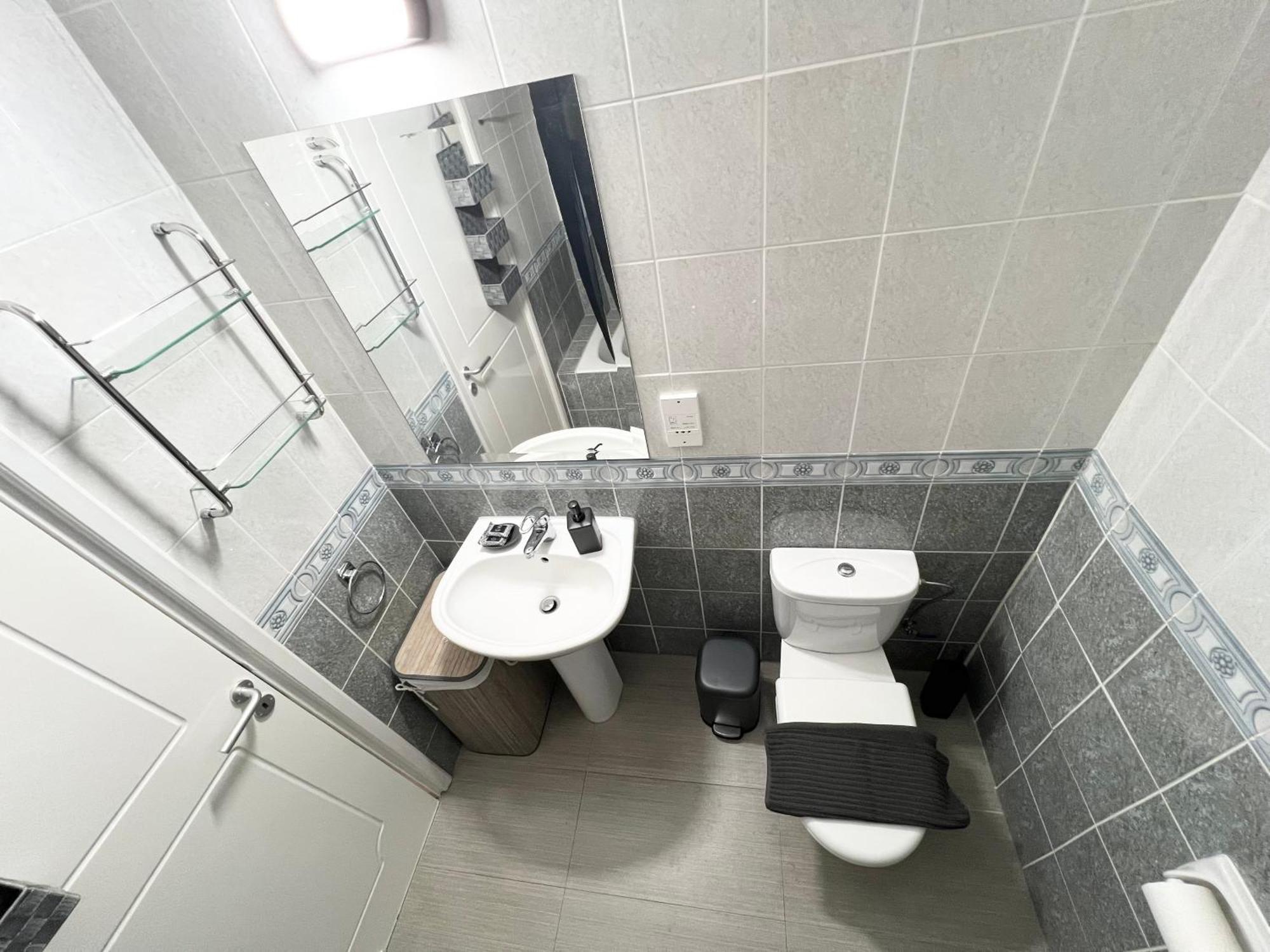 212 Apartment, A 2-Bedroom Escape Pafos Exterior foto