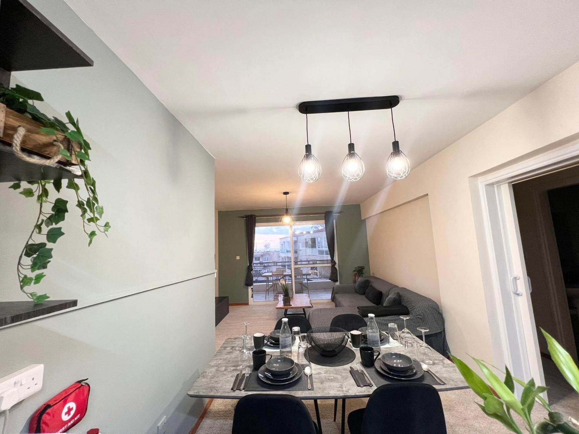 212 Apartment, A 2-Bedroom Escape Pafos Exterior foto